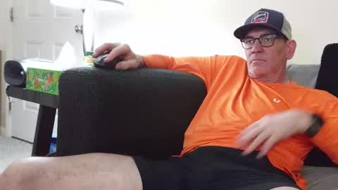 Snapshot of lngdickdaddy chatting on 03/23/26, 01:09 LongDick Daddy online show from 03/23/26, 01:09