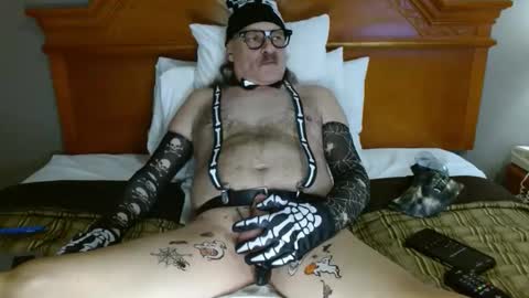 Snapshot of lnsideher69 chatting on 10/28/25, 01:42 John online show from 10/28/25, 01:42