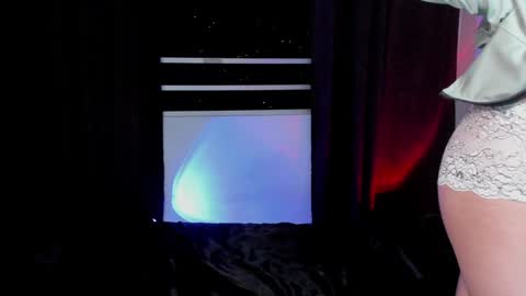 Snapshot of lnxmst chatting on 02/01/25, 04:03 Lynx Mist online show from 02/01/25, 04:03