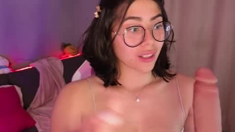 Snapshot of loaluxury chatting on 04/20/26, 10:33 Pamela online show from 04/20/26, 10:33