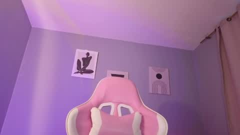 Snapshot of loaluxury chatting on 04/23/26, 05:37 Pamela online show from 04/23/26, 05:37