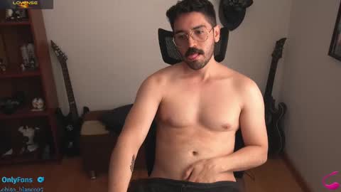 Snapshot of lobito_blanco97 chatting on 10/03/25, 04:15 Lobito blanco Thefckingwolf main account online show from 10/03/25, 04:15