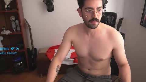 Snapshot of lobito_blanco97 chatting on 10/31/25, 05:03 Lobito blanco Thefckingwolf main account online show from 10/31/25, 05:03