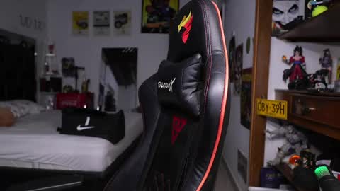logan_hugh8 online show from 04/30/26, 11:31