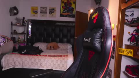 logan_hugh8 online show from 06/11/26, 10:24
