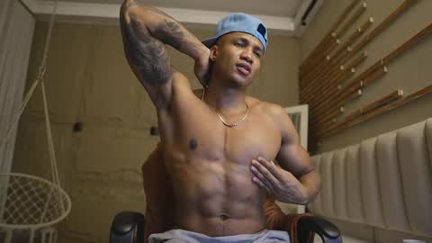 logan_varela online show from 05/04/26, 08:27