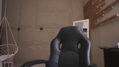 logan_varela online show from 06/30/26, 11:44