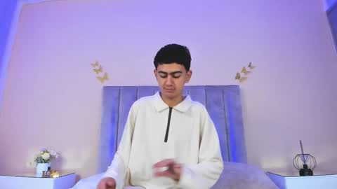 Snapshot of logan_wolf_ chatting on 12/14/25, 12:32 Logan online show from 12/14/25, 12:32