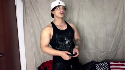 Snapshot of logan_x3 chatting on 01/18/26, 03:43 Logan online show from 01/18/26, 03:43