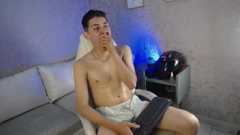 Snapshot of loganfoster_ chatting on 12/17/25, 08:48 Loganfoster online show from 12/17/25, 08:48