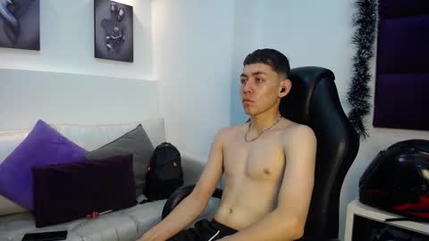 Snapshot of loganfoster_ chatting on 12/21/25, 08:16 Loganfoster online show from 12/21/25, 08:16