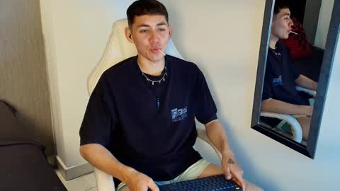 Snapshot of loganfoster_ chatting on 01/07/26, 09:28 Loganfoster online show from 01/07/26, 09:28