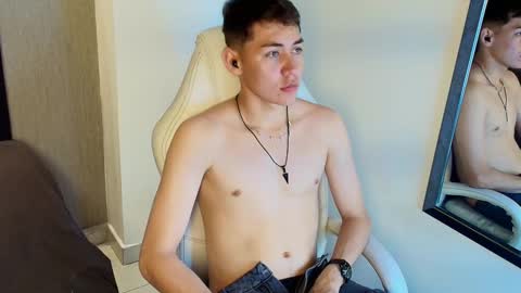 Snapshot of loganfoster_ chatting on 01/08/26, 08:44 Loganfoster online show from 01/08/26, 08:44