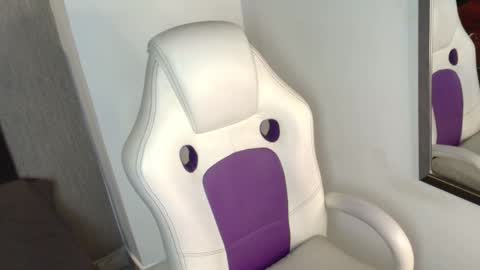 Snapshot of loganfoster_ chatting on 01/12/26, 08:14 Loganfoster online show from 01/12/26, 08:14