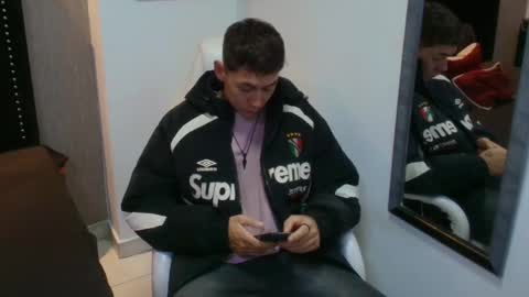 Snapshot of loganfoster_ chatting on 01/13/26, 08:14 Loganfoster online show from 01/13/26, 08:14