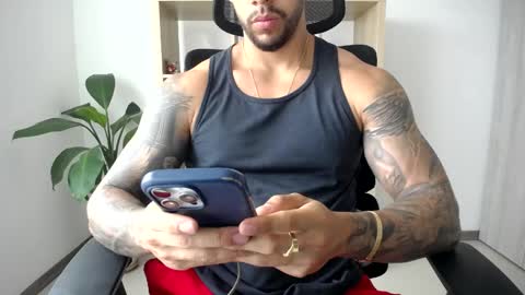 Snapshot of loganhod chatting on 05/10/26, 05:40 Logan Wolfp online show from 05/10/26, 05:40