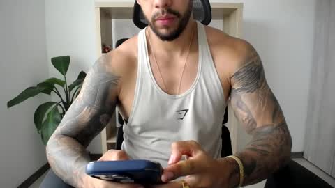 Snapshot of loganhod chatting on 05/14/26, 04:47 Logan Wolfp online show from 05/14/26, 04:47