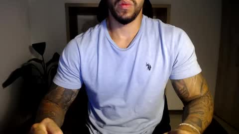 Snapshot of loganhod chatting on 05/18/26, 04:18 Logan Wolfp online show from 05/18/26, 04:18