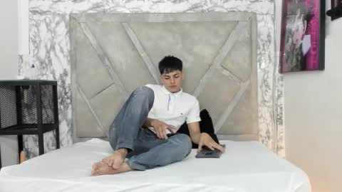 loganjhonson online show from 10/14/25, 03:07