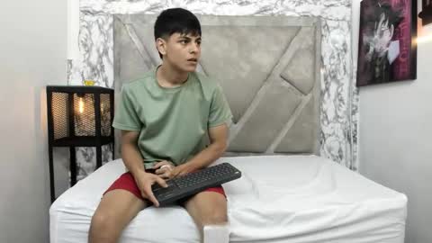 loganjhonson online show from 11/01/25, 04:03