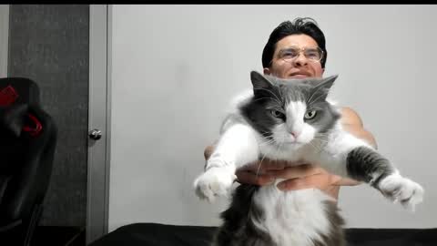 Snapshot of logannick chatting on 10/01/25, 07:47 Logan online show from 10/01/25, 07:47