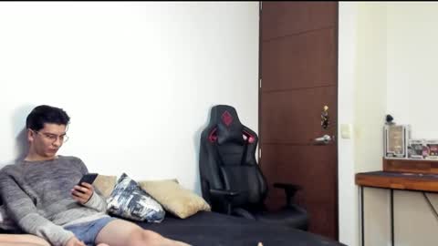 Snapshot of logannick chatting on 10/22/25, 07:52 Logan online show from 10/22/25, 07:52