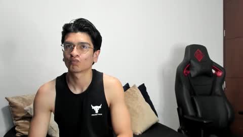 Snapshot of logannick chatting on 11/14/25, 08:35 Logan online show from 11/14/25, 08:35