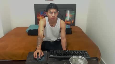 Snapshot of logannthh chatting on 10/23/25, 09:52 logannthh online show from 10/23/25, 09:52