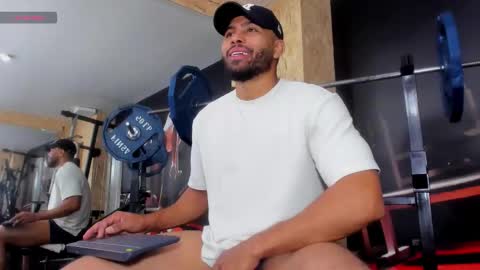 Snapshot of logansimmons chatting on 09/15/25, 02:33 U can call me Logan online show from 09/15/25, 02:33