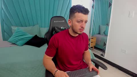 Snapshot of loganwolfjs chatting on 03/20/26, 12:10 Logan Wolf online show from 03/20/26, 12:10