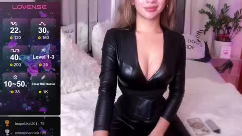 Snapshot of loisewilliams chatting on 10/01/25, 05:19 Mistress L online show from 10/01/25, 05:19