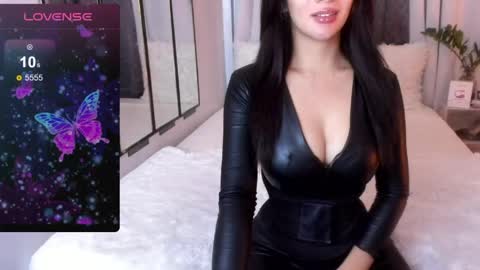 Snapshot of loisewilliams chatting on 04/02/26, 01:53 Mistress L online show from 04/02/26, 01:53