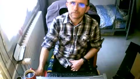 Snapshot of lokoum39 chatting on 12/02/24, 11:01 lokoum39 online show from 12/02/24, 11:01