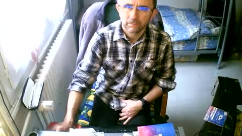 Snapshot of lokoum39 chatting on 12/03/24, 11:33 lokoum39 online show from 12/03/24, 11:33