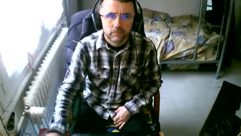 Snapshot of lokoum39 chatting on 02/10/25, 12:08 lokoum39 online show from 02/10/25, 12:08