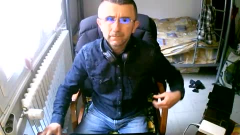 Snapshot of lokoum39 chatting on 03/12/25, 09:34 lokoum39 online show from 03/12/25, 09:34