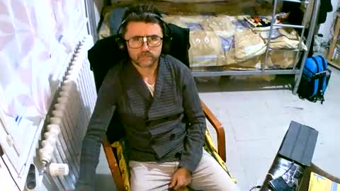 Snapshot of lokoum39 chatting on 09/24/25, 05:27 lokoum39 online show from 09/24/25, 05:27