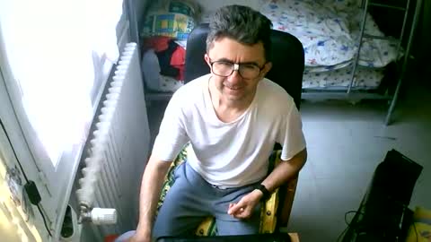 Snapshot of lokoum39 chatting on 10/21/25, 12:06 lokoum39 online show from 10/21/25, 12:06