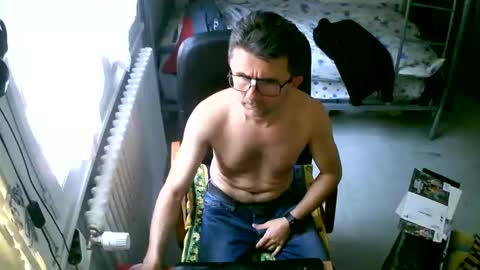 Snapshot of lokoum39 chatting on 10/22/25, 11:32 lokoum39 online show from 10/22/25, 11:32