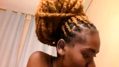 lola_allure online show from 05/20/26, 11:16