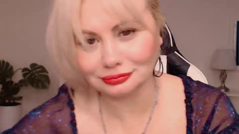  Lola  online show from 10/24/25, 07:27