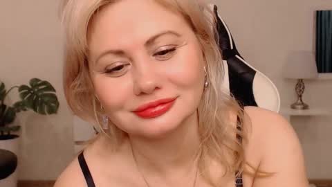 Lola  online show from 10/26/25, 05:24