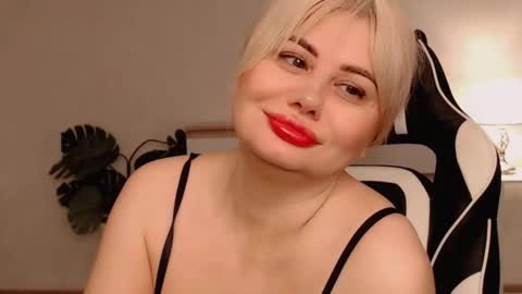  Lola  online show from 12/16/25, 05:23