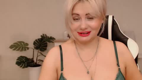  Lola  online show from 03/01/26, 11:45