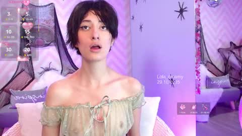 Snapshot of lola_creamy chatting on 10/29/25, 04:20 Lola online show from 10/29/25, 04:20