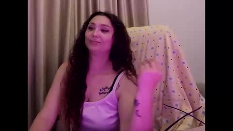 Snapshot of lola_creolla chatting on 05/26/26, 02:57 lola online show from 05/26/26, 02:57