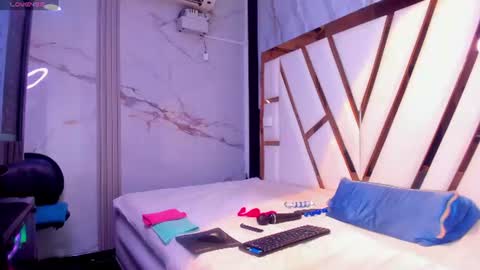 Snapshot of lola_hornei chatting on 06/19/26, 11:36 Lola online show from 06/19/26, 11:36