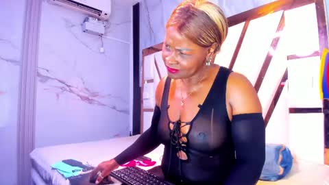 Snapshot of lola_hornei chatting on 07/18/26, 11:47 Lola online show from 07/18/26, 11:47