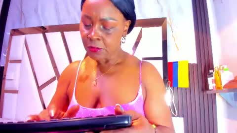 Snapshot of lola_hornei chatting on 07/23/26, 12:14 Lola online show from 07/23/26, 12:14