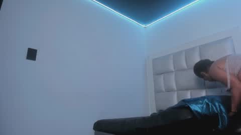lola_js online show from 06/18/26, 11:47